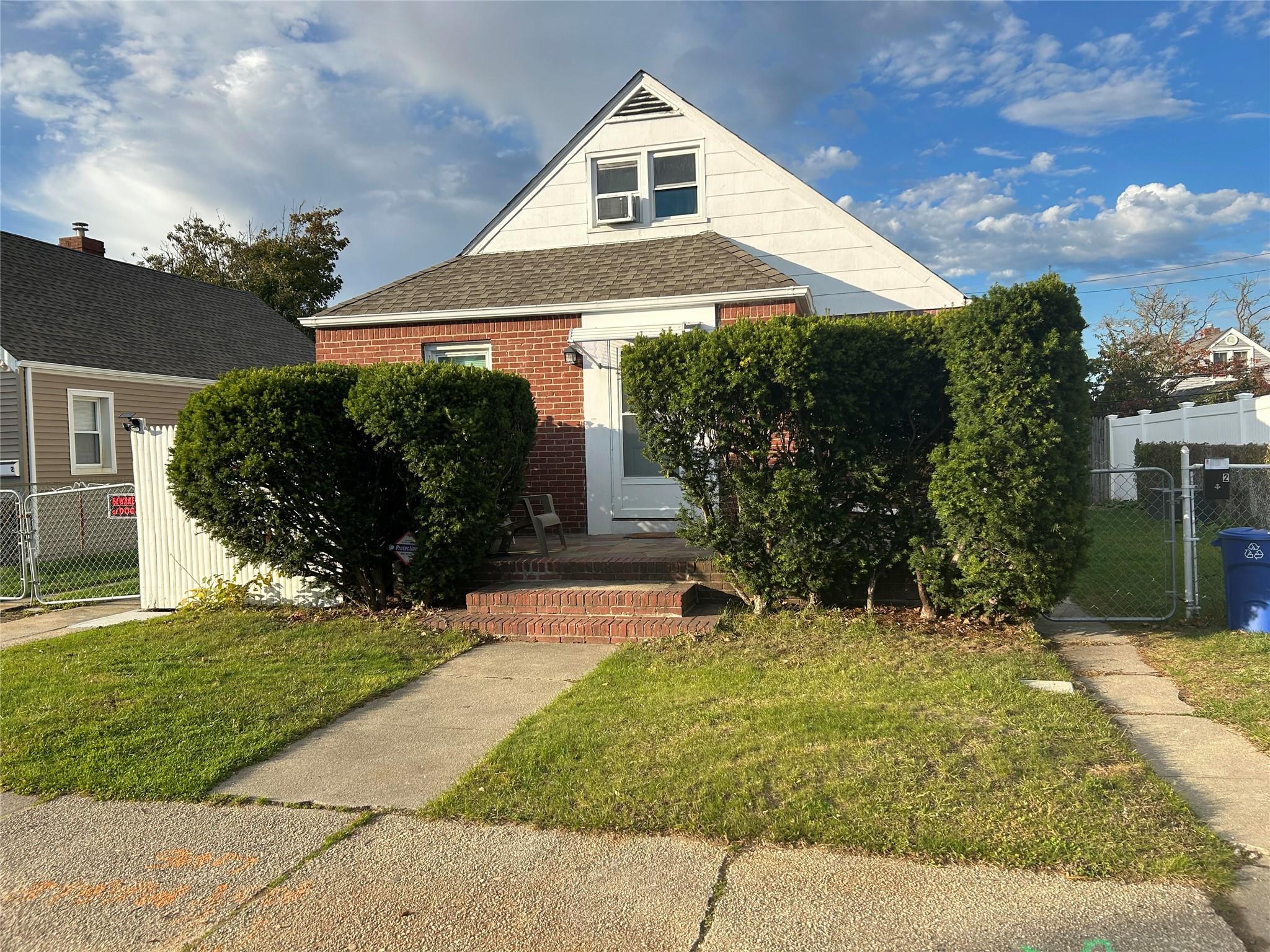 View of front facade with a front lawn