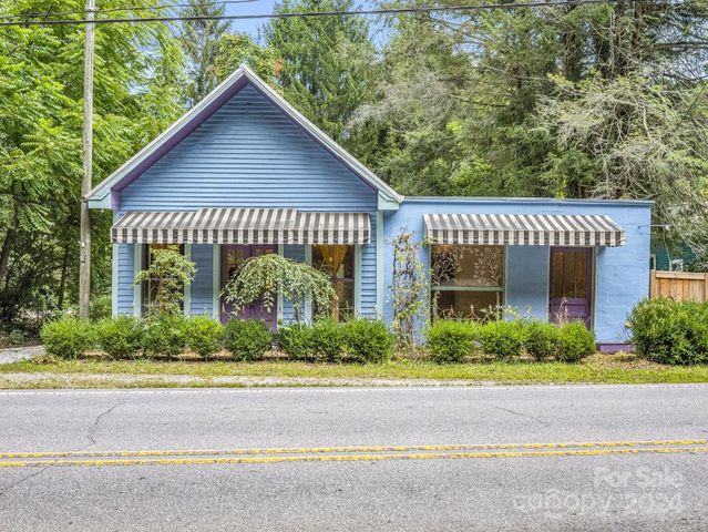 $400,000 | 2622 Greenville Highway | Flat Rock