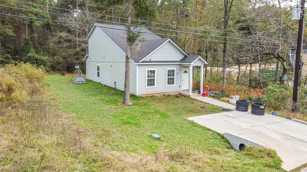 a view of a house with backyard and sitting area