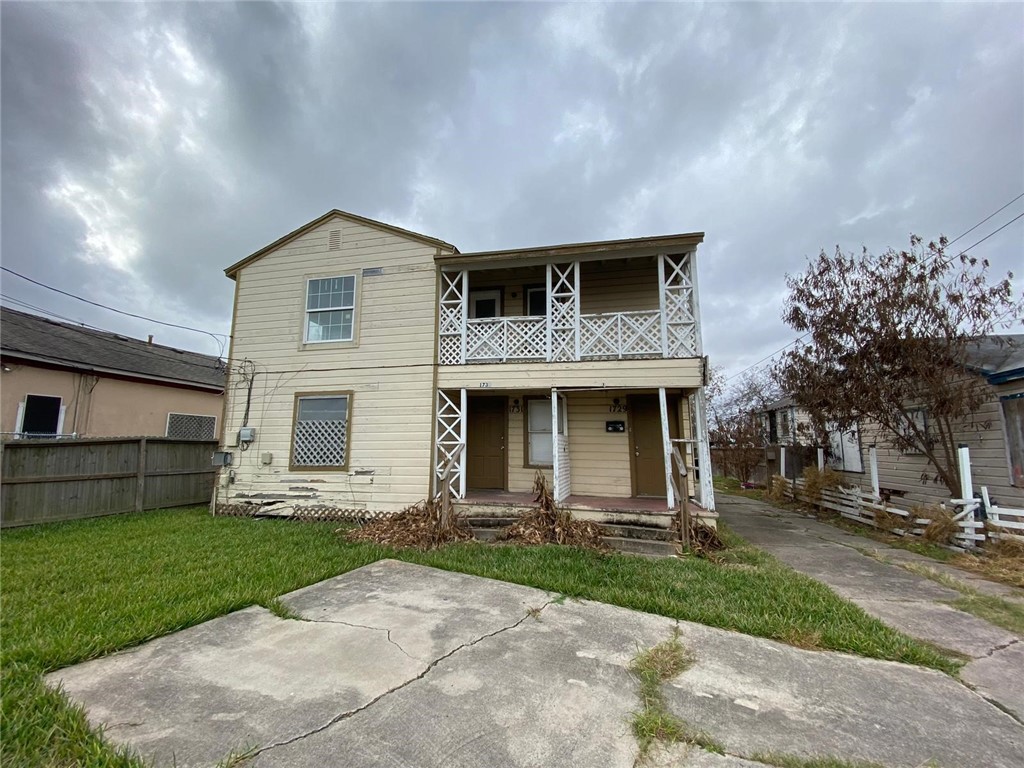 a front view of house with yard