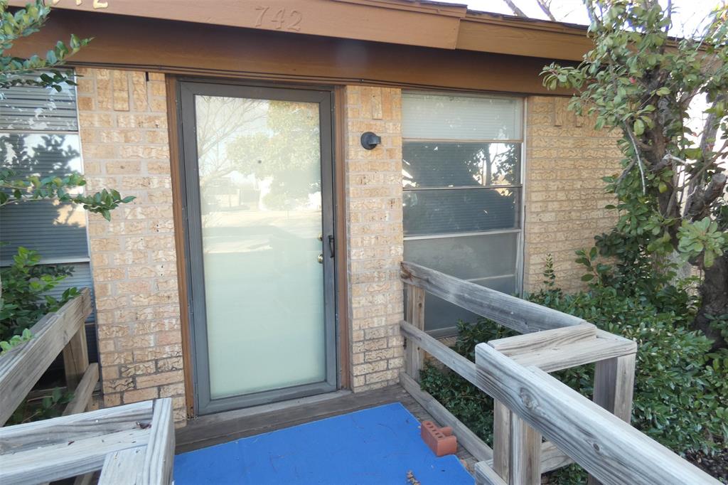 a view of an entryway with outdoor space