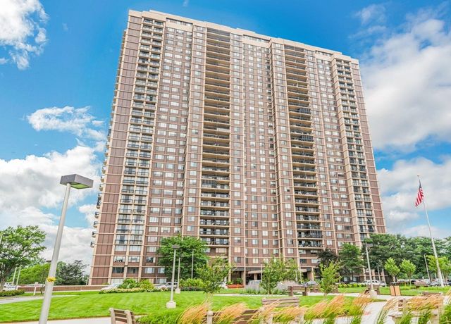 $3,000 | 271-10 Grand Central Parkway, Unit 4T | Glen Oaks