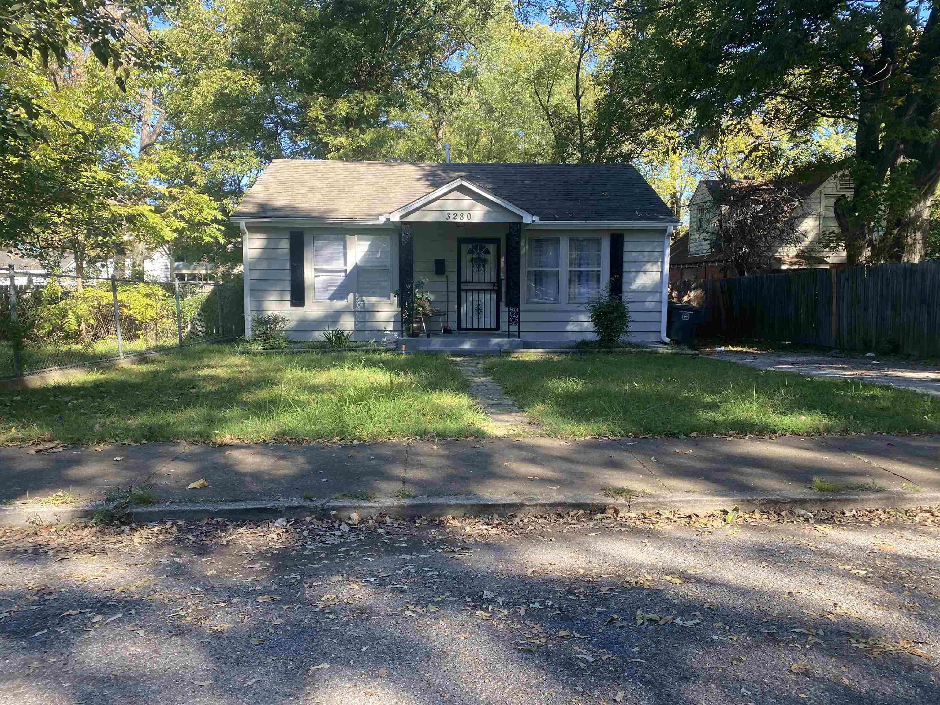 View of front of property featuring a front yard