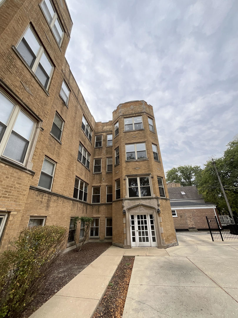 a view of a big building with many windows