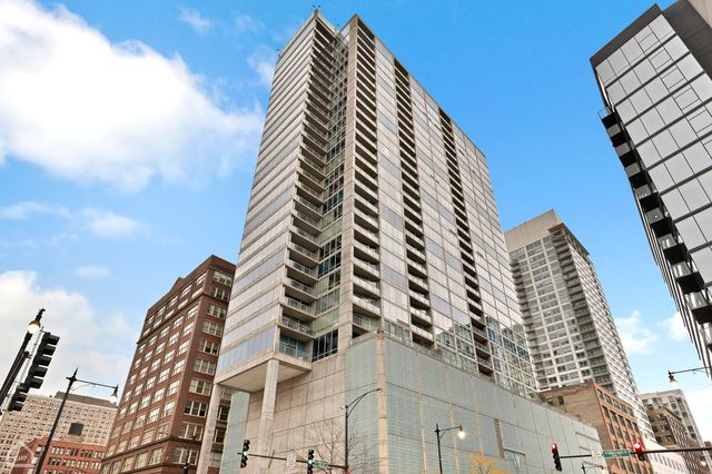 $3,000 | 611 South Wells Street, Unit 904 | River South