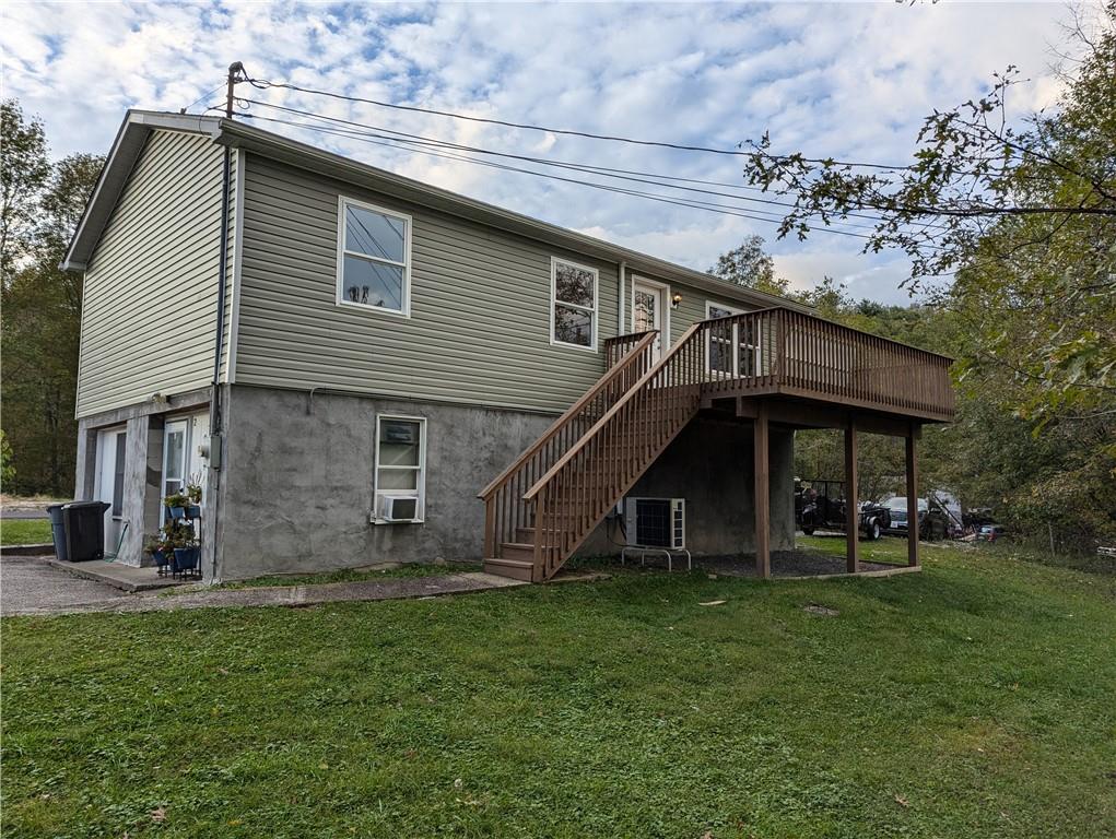 Front view of home & front deck - Top Floor Unit For Rent