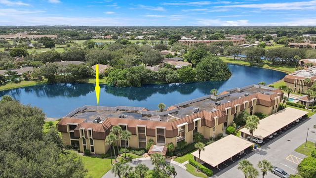 $369,000 | 5188 Woodland Lakes Drive, Unit 137 | Palm Beach Gardens