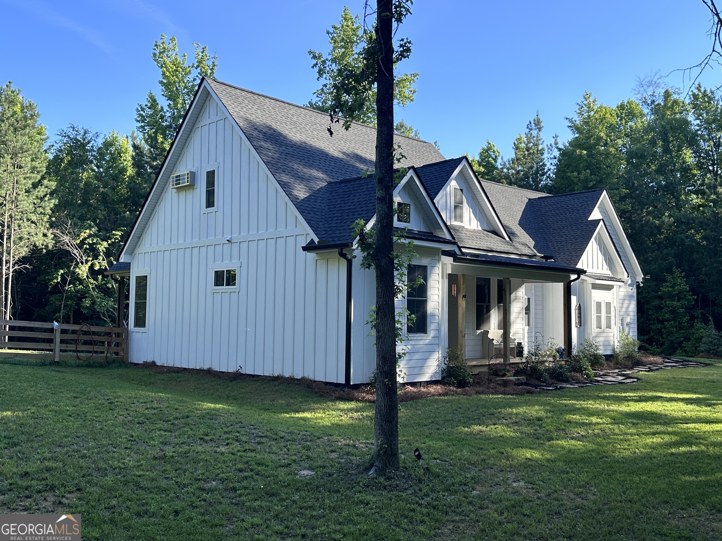 a front view of house with yard