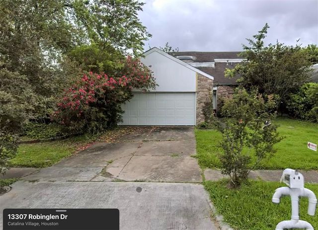 $330,000 | 13307 Robinglen Drive | Alief