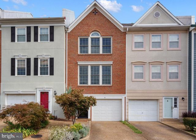 $825,000 | 7 Herbert Street | Potomac West