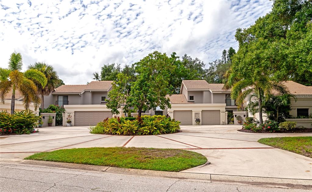 a view of multiple houses with a yard