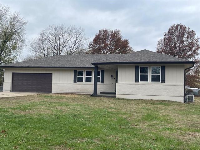 $298,000 | 120 Northwest 331 Road | Centerview Township - Johnson County