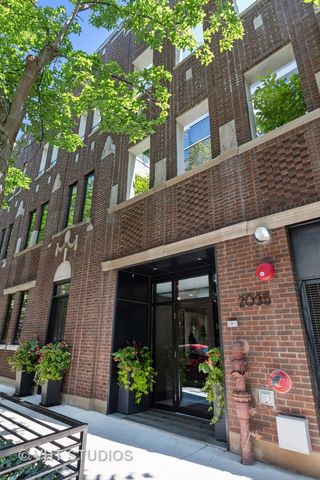 $4,700,000 | 2035 North Orleans Street, Unit PHW | Lincoln Park