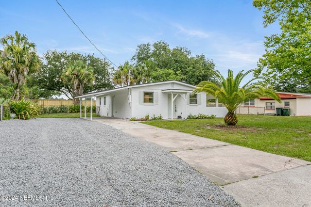 $575,000 | 729 Sailfish Drive East | Royal Palms