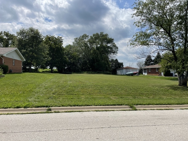 a view of a golf course with a garden