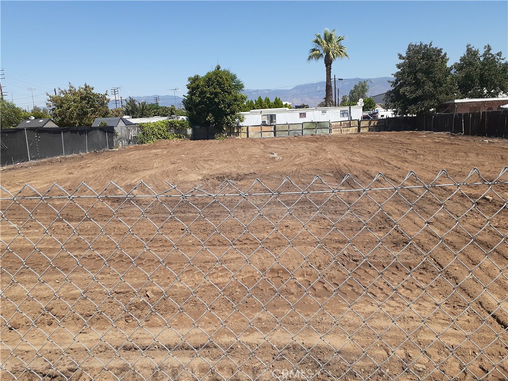 a view of a backyard of the house