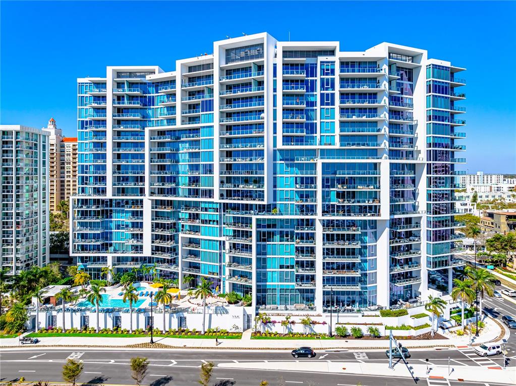 The Vue is a luxury full service residence that is at the center of everything downtown Sarasota has to offer.  