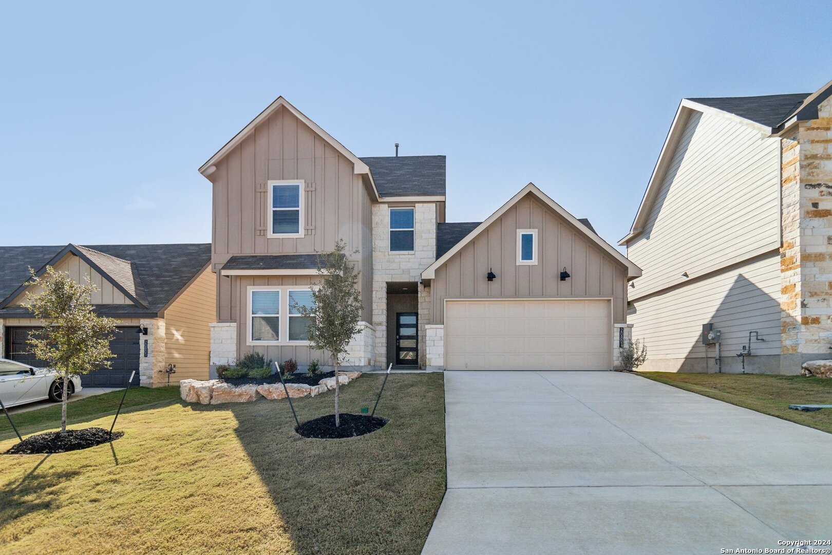 a view of house and yard with green space