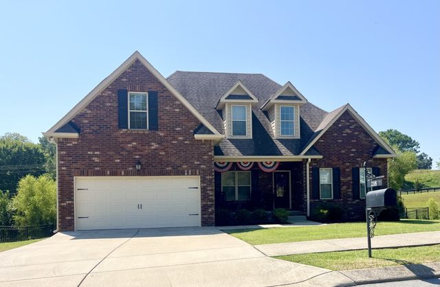 $494,900 | 218 Hickory Point Drive | Lebanon