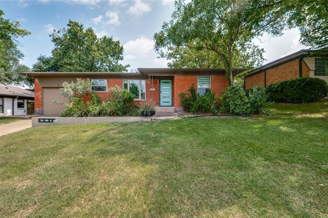 $399,900 | 2211 Longwood Lane | Forest Hills