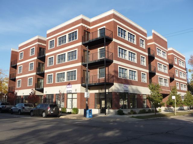 $2,400 | 3705 North Kedzie Avenue, Unit 201 | Irving Park