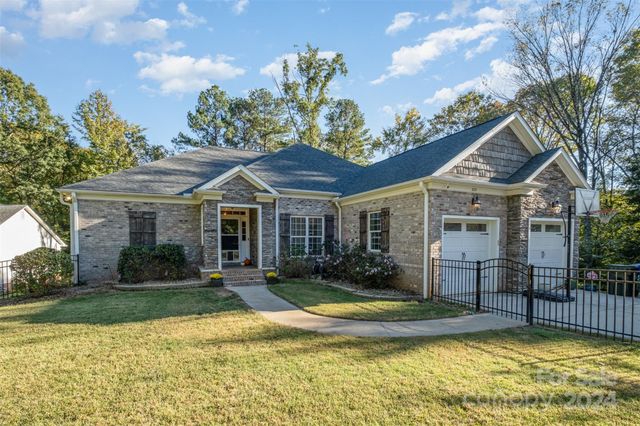 $760,000 | 305 Hillcrest Drive | Greenfield Park