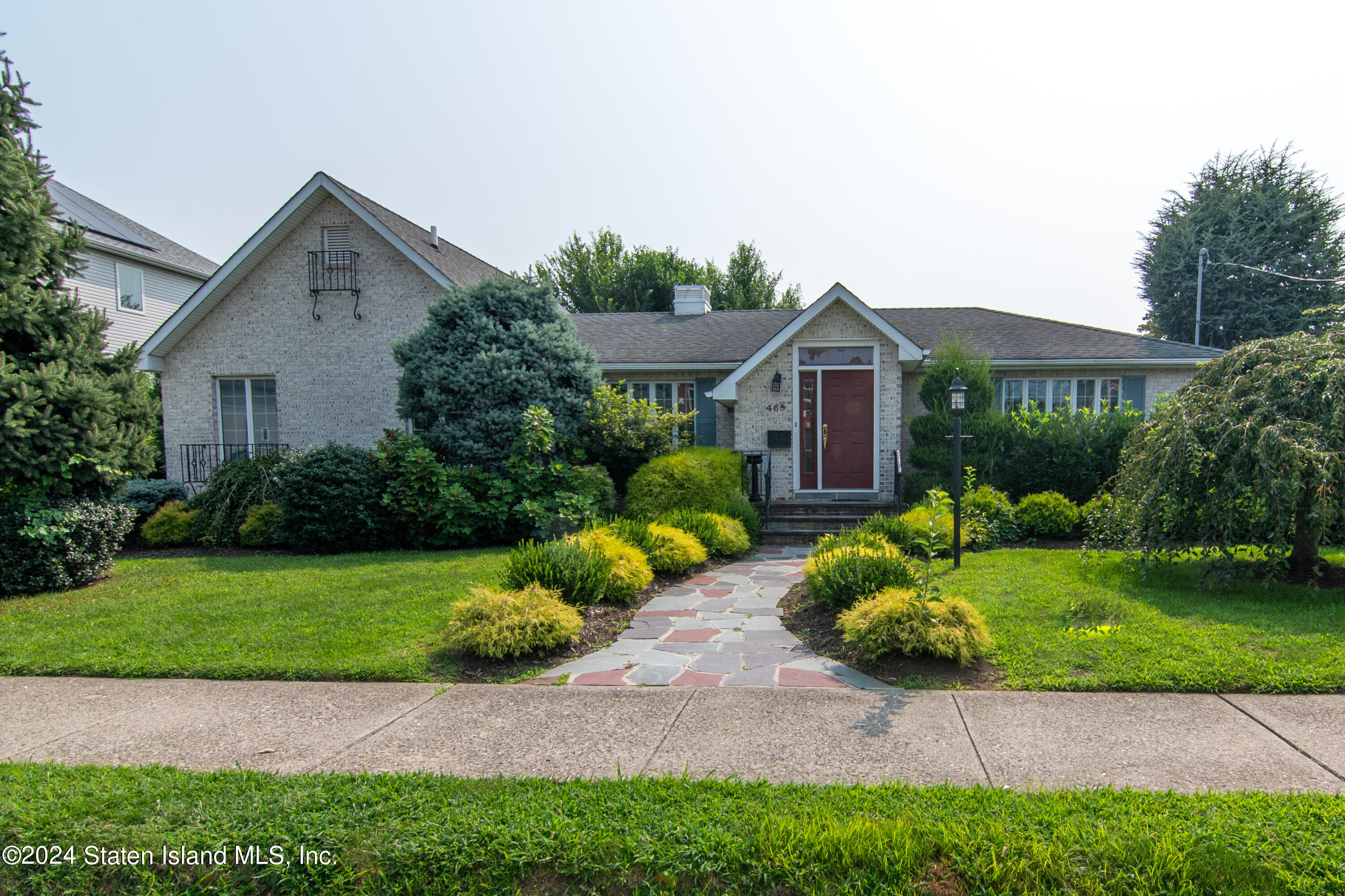 469 Stewart Ave Front Exterior