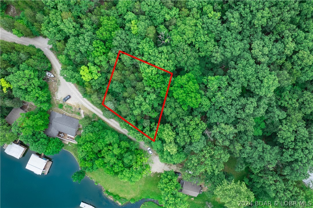 Great lot with lake views