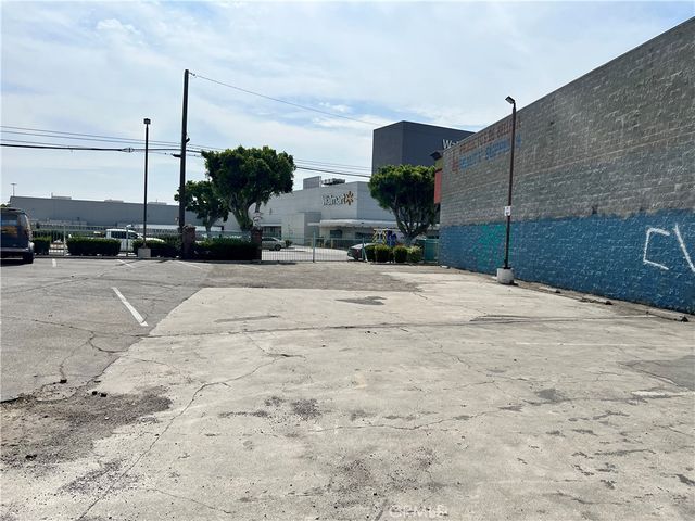 $550,000 | 2111 North Long Beach Boulevard | Northeast Compton