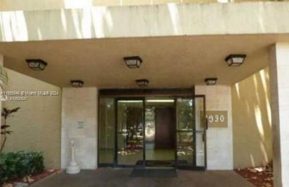 $2,000 | 6930 Miami Gardens Drive, Unit 1108 | Country Club of Miami