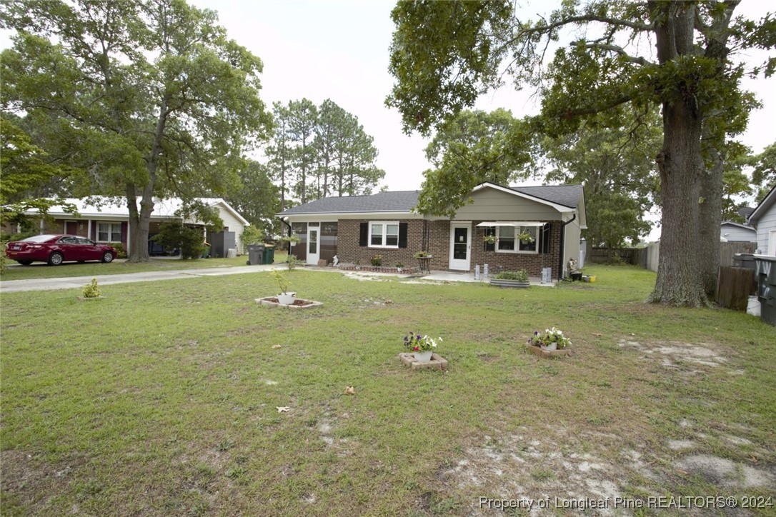 a view of a house with a yard