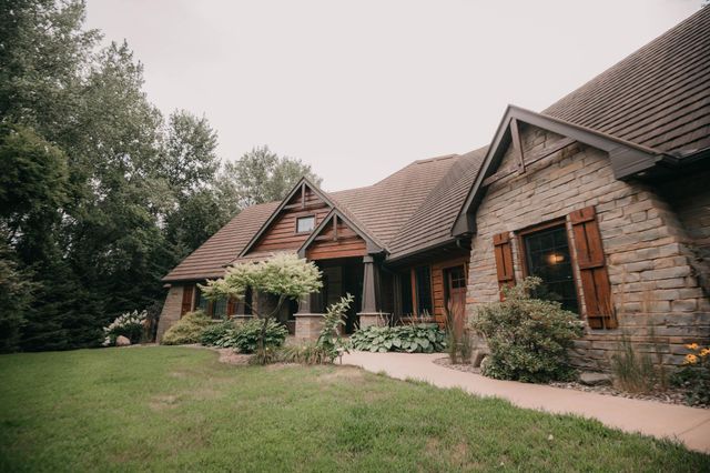 $1,200,000 | 650 33rd Street Northwest | Austin Township - Mower County