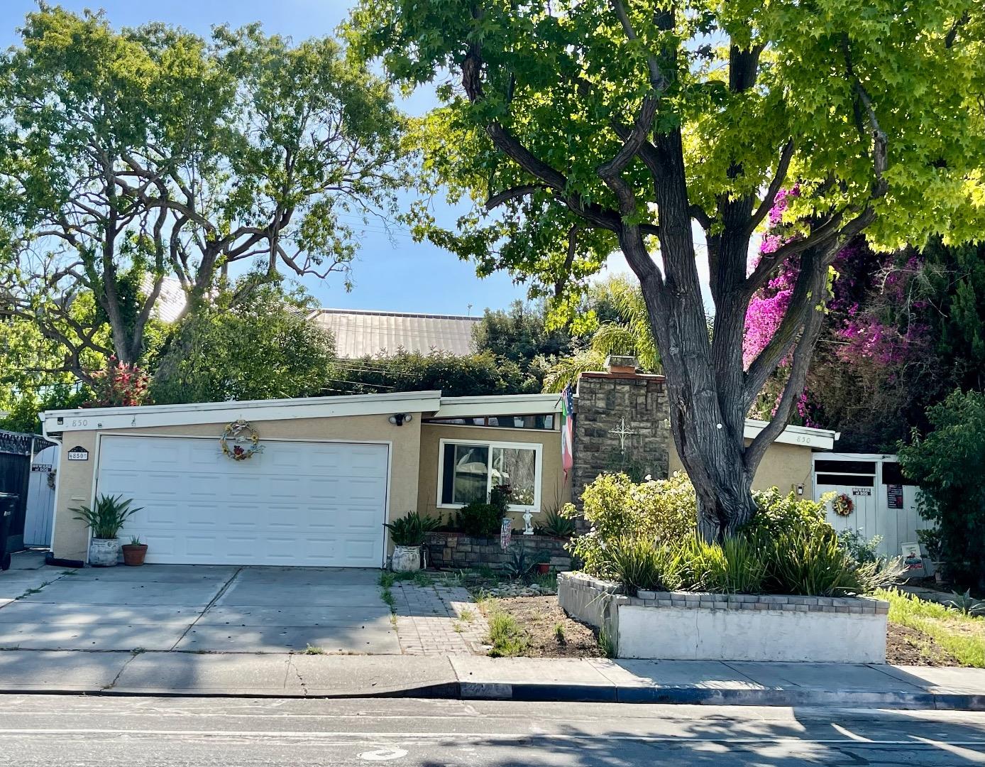 a view of a house with garage