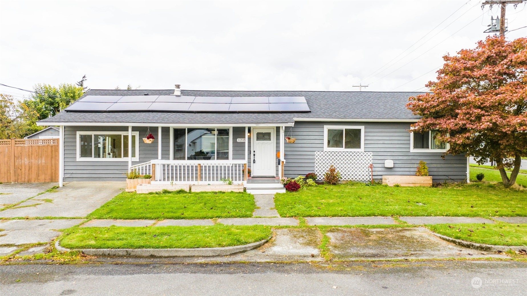 a view of a house with a yard and plants