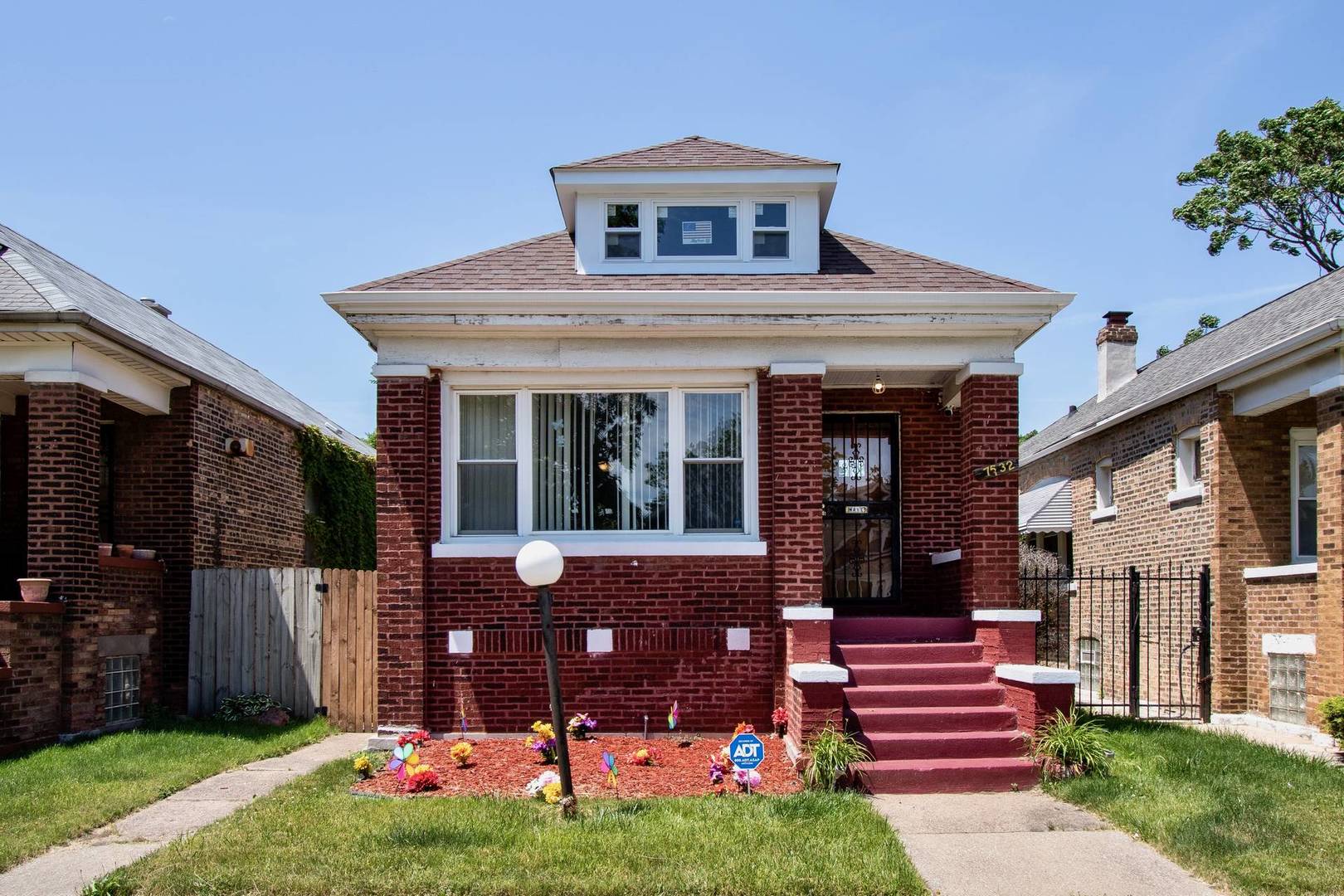 a front view of house with yard