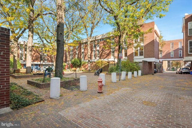 $650,000 | 18 University Mews | University City