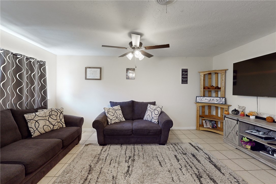 Spacious tiled family room