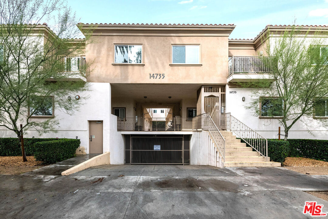 a view of a house with a yard and garage