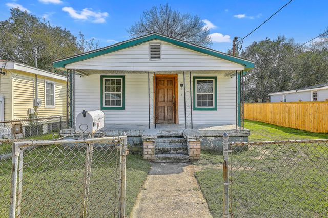 $285,000 | 1989 Hugo Avenue | North Charleston