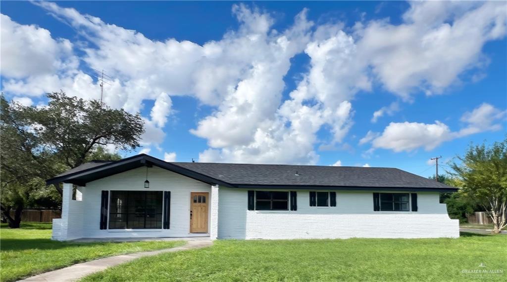 Ranch-style house featuring a front lawn