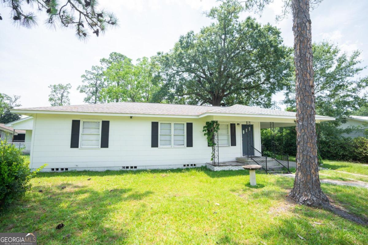 a front view of house with yard and patio