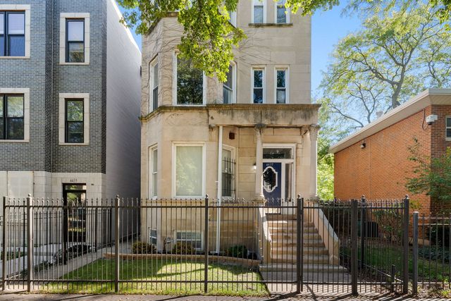 $699,999 | 4437 South Prairie Avenue | Bronzeville