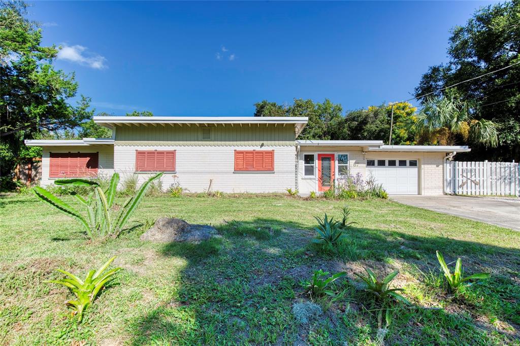 a view of a house with a yard