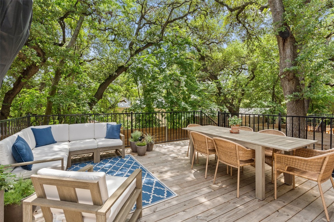 a view of a dinning table and chairs in the patio