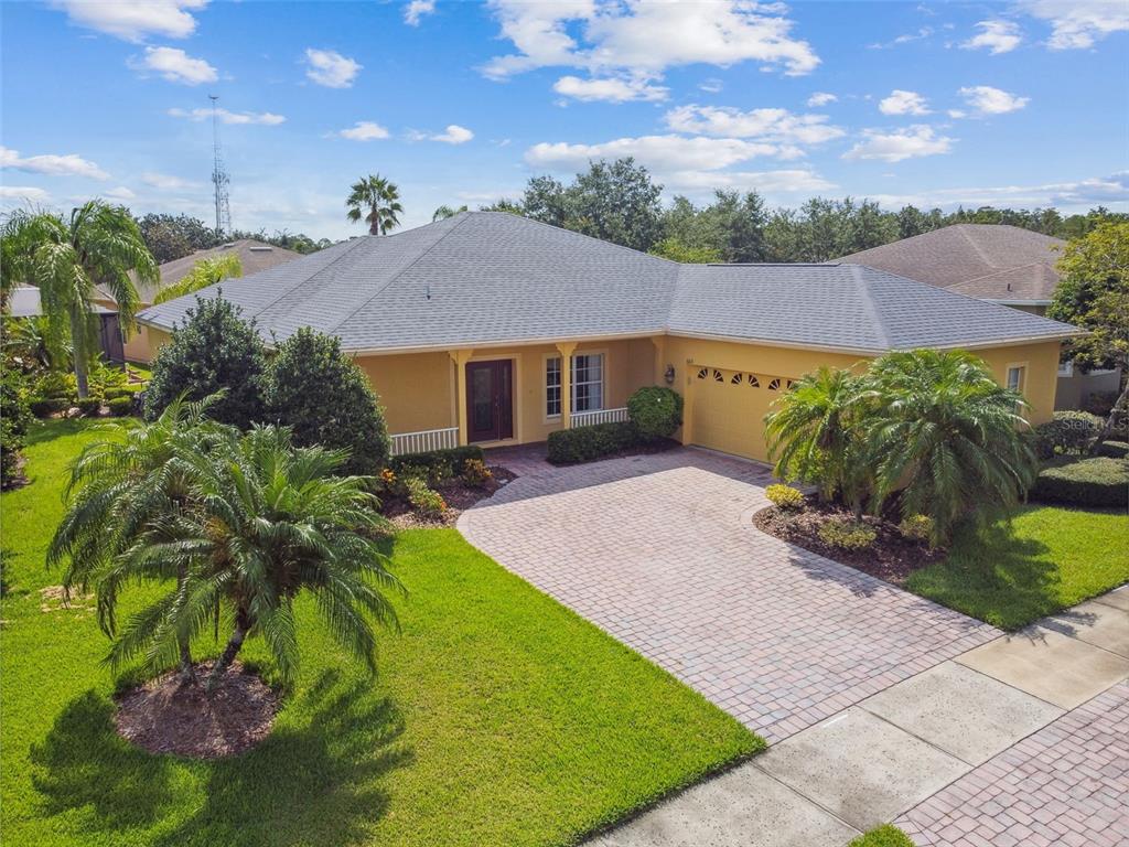 a view of a house with a yard