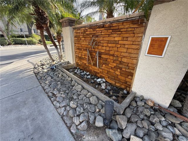 $2,450 | 21400 Burbank Boulevard, Unit 322 | Woodland Hills