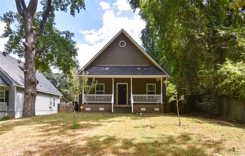 a view of house with a yard