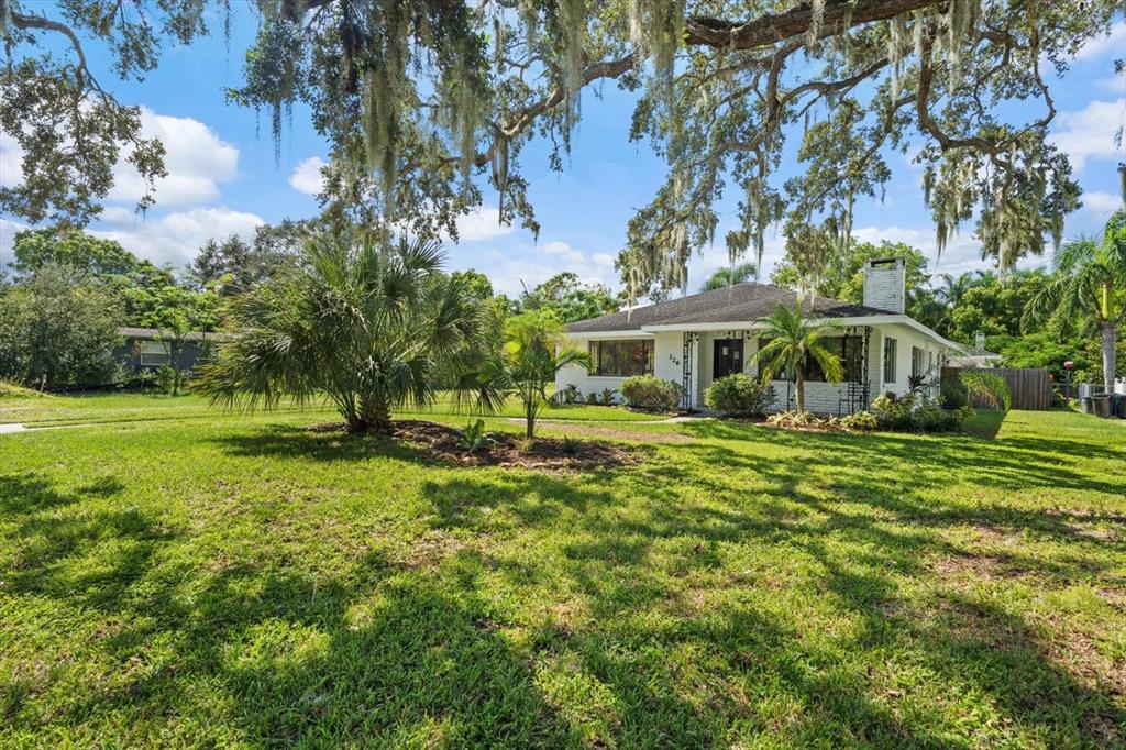 a view of a house with a yard