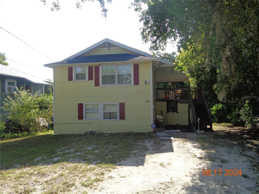 a view of a house with a yard