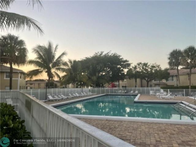 $208,000 | 1006 Twin Lakes Drive, Unit 20E | Coral Springs